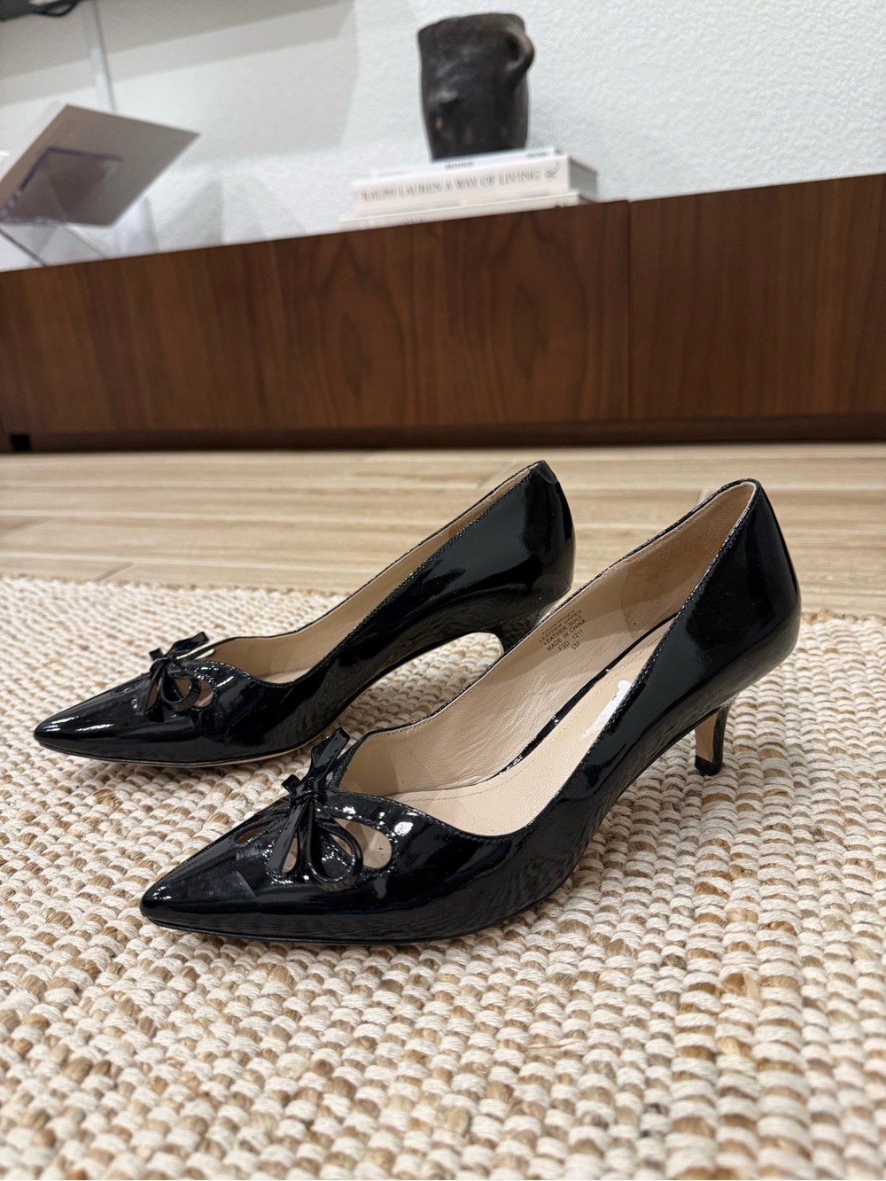 Vintage 90s Joan & David Black Patent Leather Bow Kitten Heel Pumps 🖤🎀